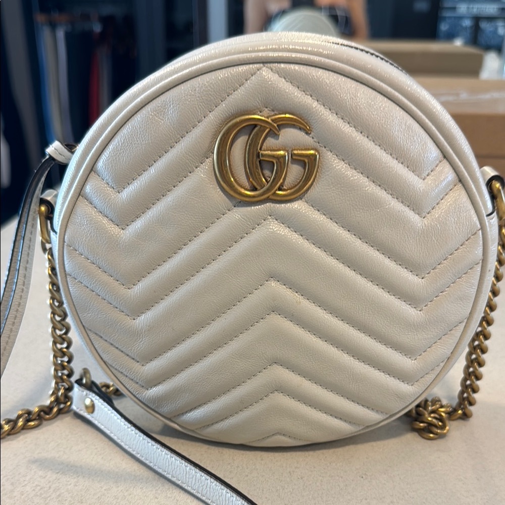 Gucci Double G white mini marmont matelasse round shoulder bag
